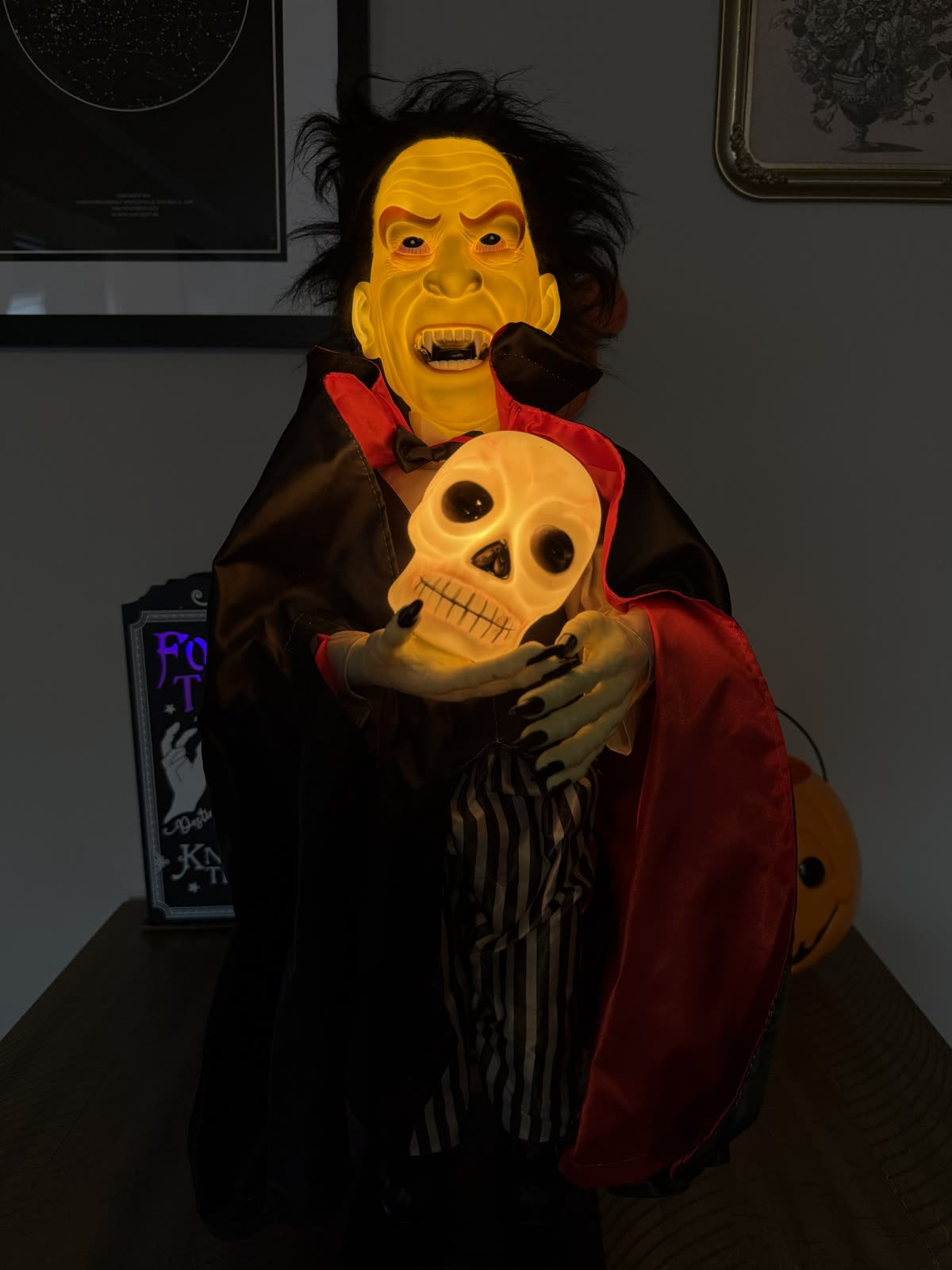 Telco Motion-ettes of Halloween Vampire